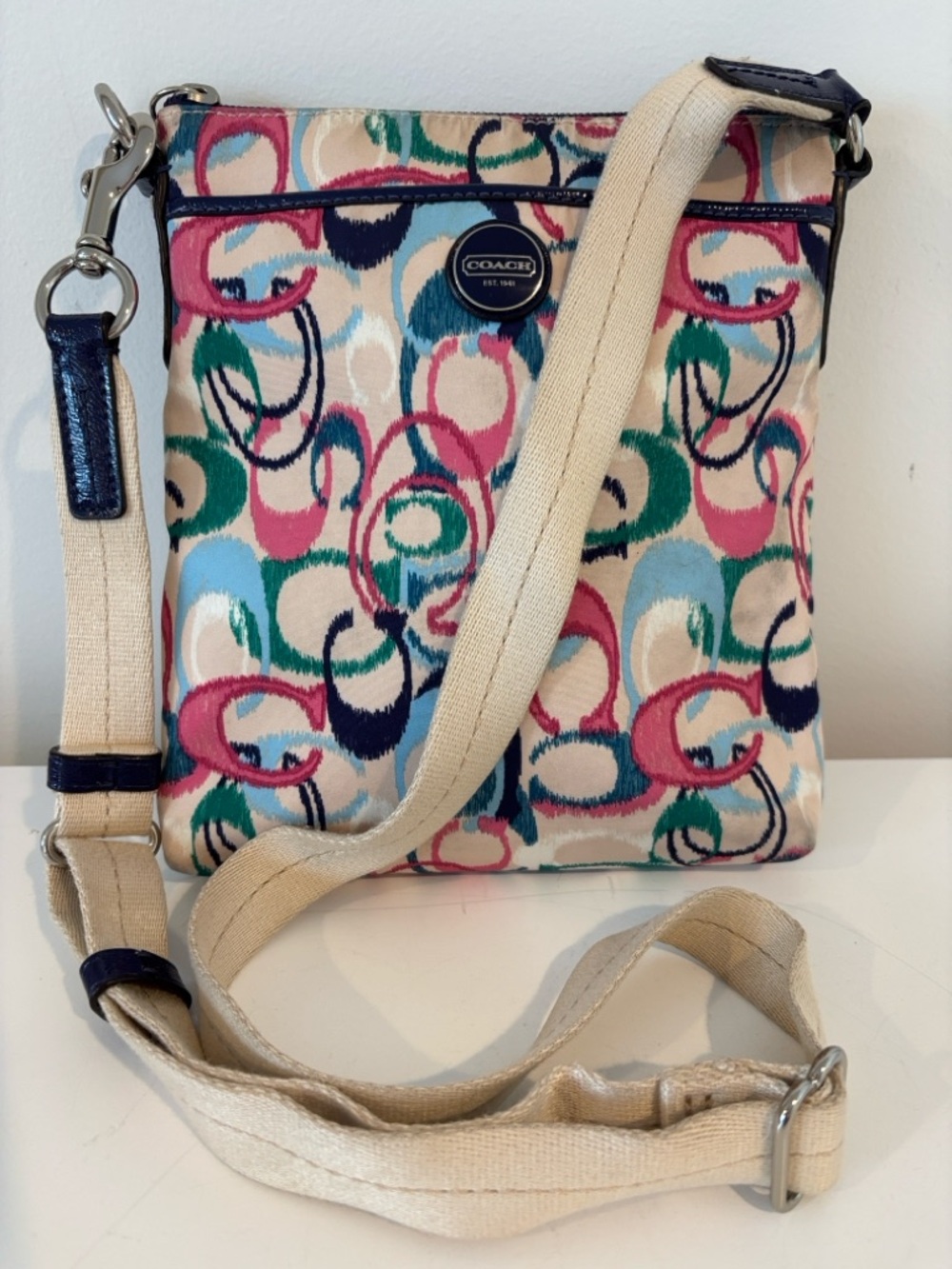 Coach Ikat Scribble Swingpack Crossbody bag multicolor signature print w/pockets